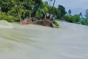 বানিয়াচংয়ে খোয়াই নদীর বাঁধ ভেঙে তলিয়ে গেছে বাড়িঘর-ফসলি জমি