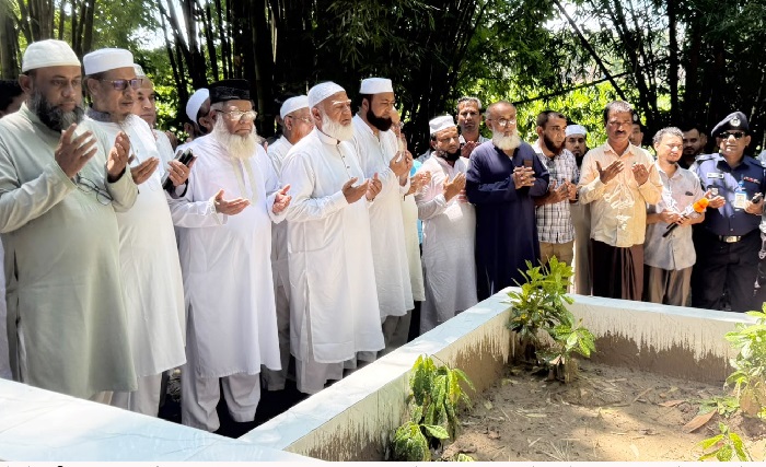 শহীদ সাংবাদিক তুরাবের কবর জিয়ারত করলেন বিরোধী দলীয় নেতা
