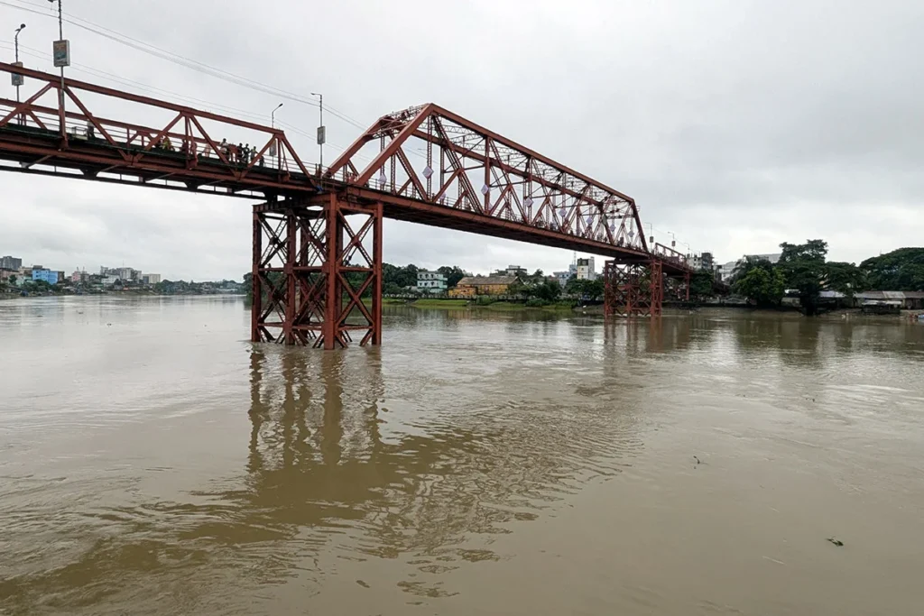 সিলেটে বাড়ছে নদীর পানি, বন্যার আশঙ্কা