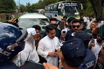 শ্রীমঙ্গলে পুলিশের বাধা উপেক্ষা করে হবিগঞ্জের পথে এনসিপির নেতারা