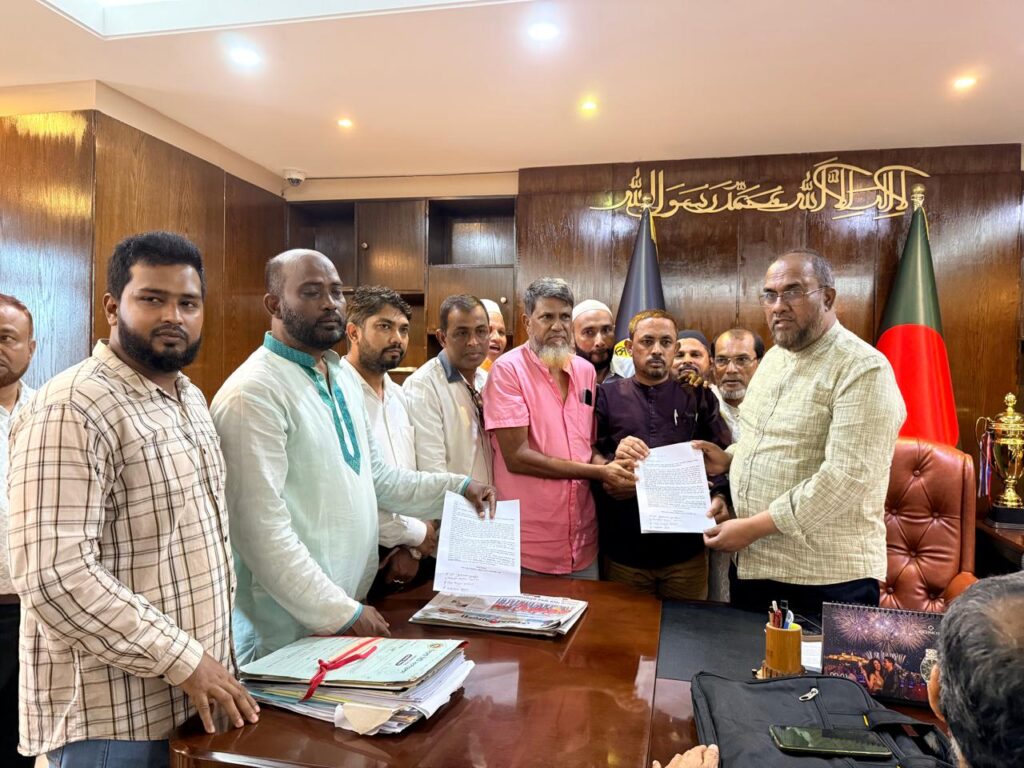 দক্ষিণ সুরমার যানজট নিরসন ও সড়ক সংস্কারের দাবীতে সিসিক প্রশাসক বরারবে স্মারকলিপি