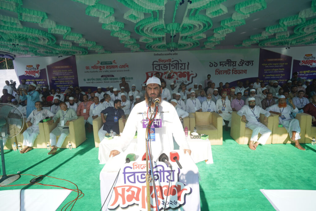 জুলাই বিপ্লবের সঙ্গে গাদ্দারি করলে ঘাড় ধরতে আমাদের হাত কাঁপবে না: মামুনুল হক