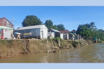 জামালগঞ্জে নদীভাঙনের ঝুঁকিতে শতাধিক বসতভিটা