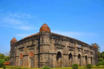 কলকাতায় সাড়ে ৬ শ’ বছরের পুরোনো মসজিদে পূজার আয়োজন