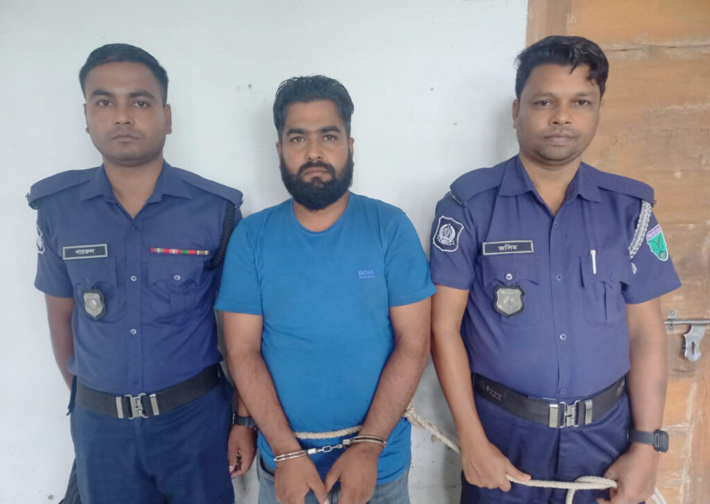 প্রেমের সম্পর্ক মেনে নিতে না পেরে কুপিয়ে খুন করা হয় রিয়াকে