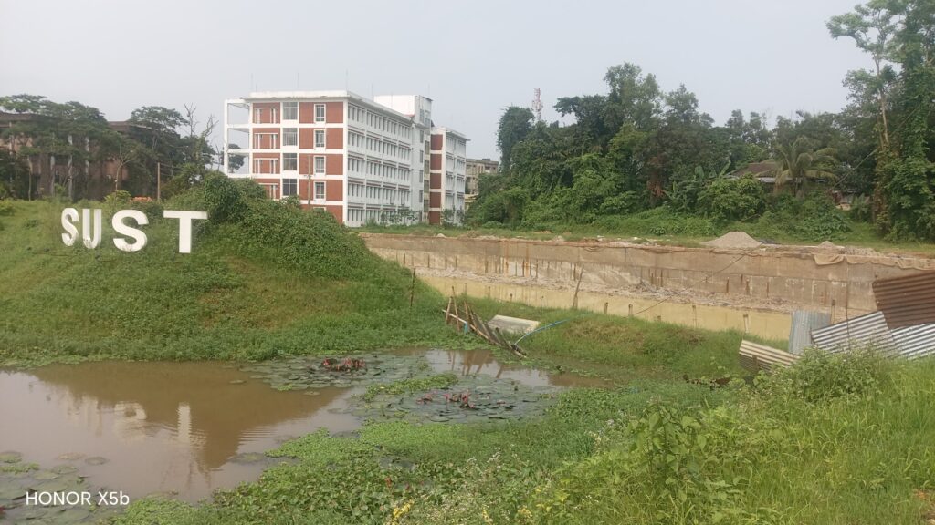 ‘রুদ্র সেন লেক’ ভরাট, জবাব চাইলেন শাবিপ্রবির ছাত্রনেতারা
