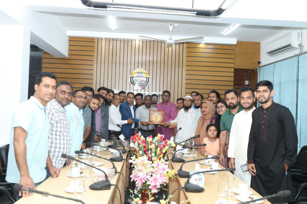 শাবিপ্রবি উপাচার্যের সঙ্গে বিজনেস এডমিনিস্ট্রেশন অ্যালামনাই অ্যাসোসিয়েশনের সৌজন্য সাক্ষাৎ