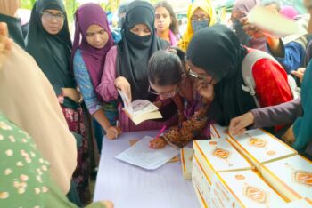 প্রতিষ্ঠাবার্ষিকীতে শাবিপ্রবিতে ছাত্রী সংস্থার কুরআন ও ফুলের চারা বিতরণ
