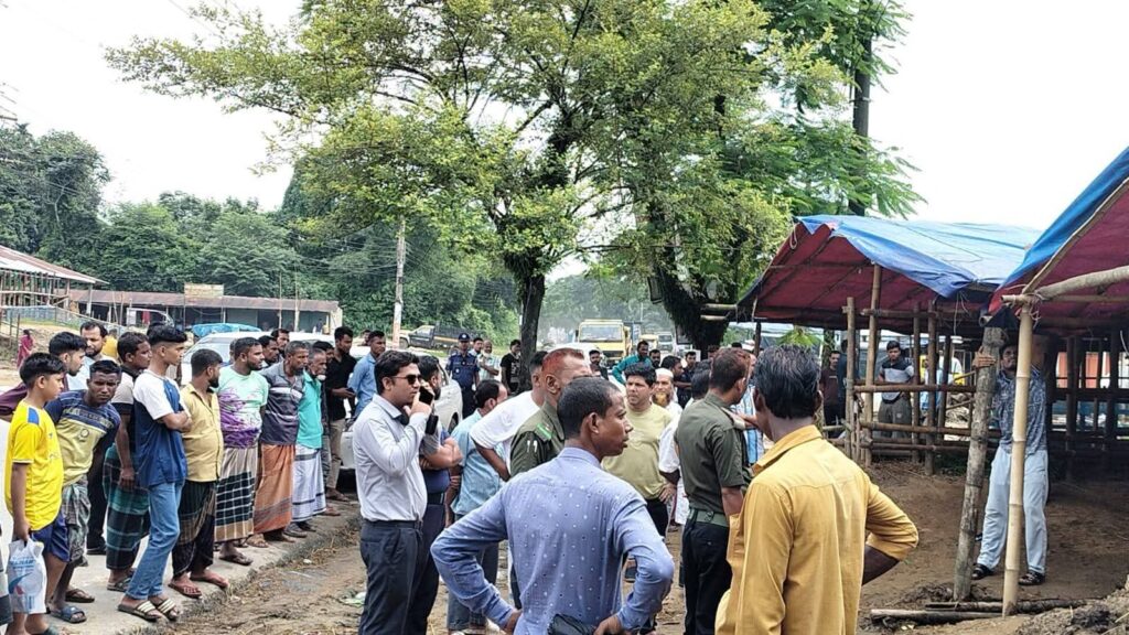 জৈন্তাপুরের ৫ দিনের অস্থায়ী পশুর হাট শেষ হয়নি দেড় মাসেও