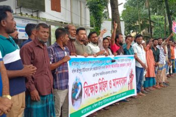 তাহিরপুরে ইউপি সদস্যকে পিটিয়ে আহতের ঘটনায় দোষীদের শাস্তির দাবিতে মানববন্ধন