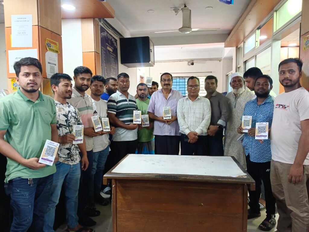 তাহিরপুরে ক্যাশলেস লেনদেনের লক্ষ্যে সোনালী ব্যাংকের বাংলা কিউআর বিতরণ 