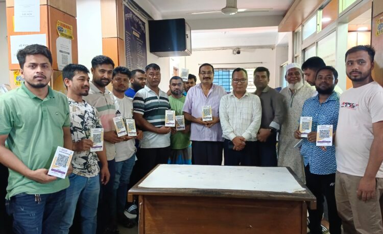 তাহিরপুরে ক্যাশলেস লেনদেনের লক্ষ্যে সোনালী ব্যাংকের বাংলা কিউআর বিতরণ 