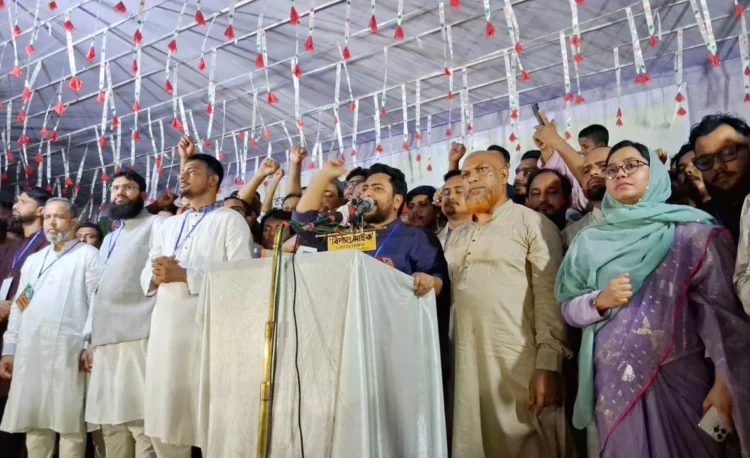 সরকারের সমালোচনা করলে চোখ উপড়ে ফেলা হচ্ছে