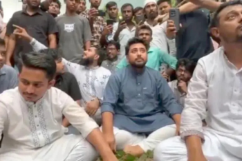 হবিগঞ্জে গাড়িবহরে বাধা, রাস্তায় বসে পড়লেন এনসিপির নেতারা