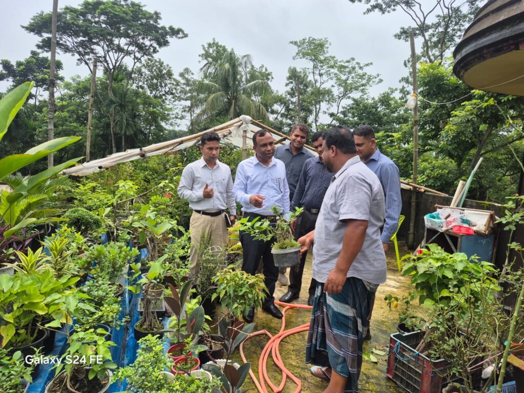 দক্ষিণ সুরমায় ছাদ বাগান পরিদর্শনে কৃষি মন্ত্রণালয়ের যুগ্ম সচিব