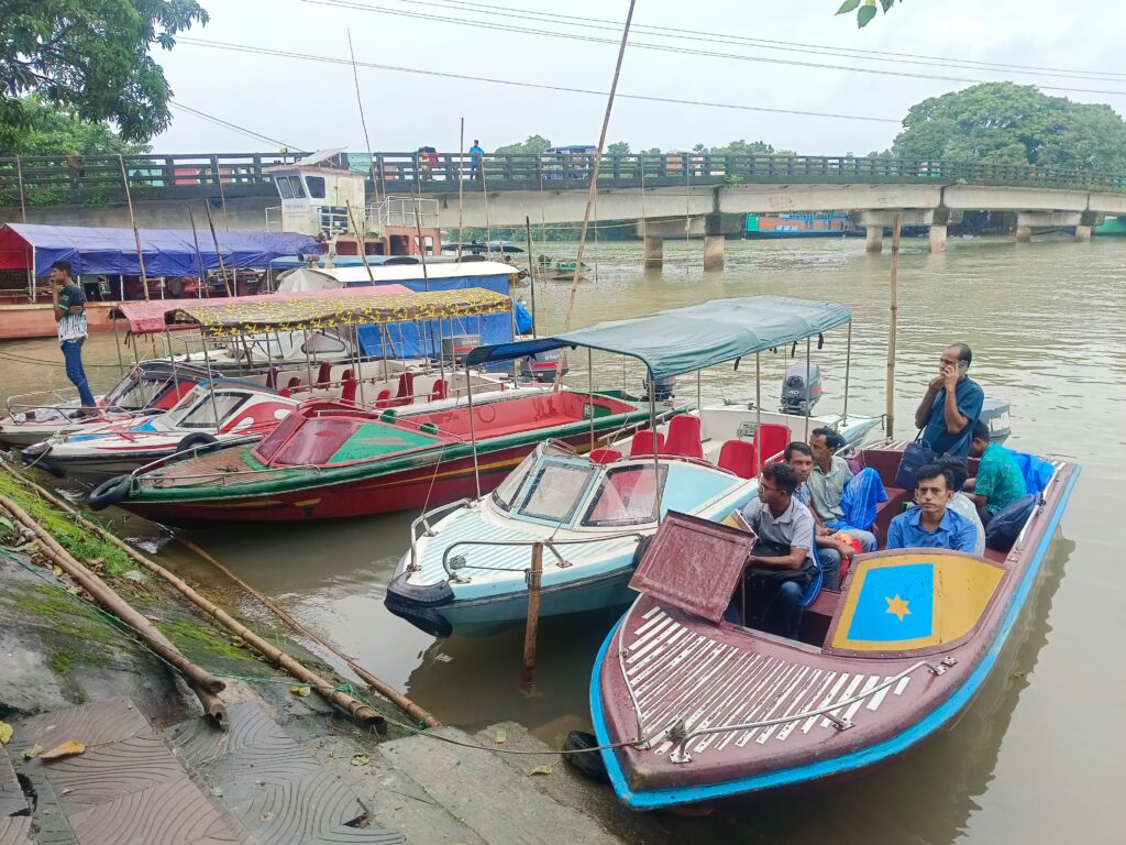 এমপি কামরুলের হস্তক্ষেপে তাহিরপুর-মধ্যনগর নৌপথে স্পিডবোট চলাচল স্বাভাবিক