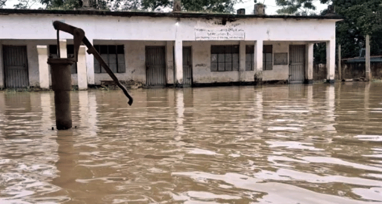 মৌলভীবাজারে দুই নদীর বাঁধ ভেঙে পানিবন্দি ১৫ হাজার মানুষ