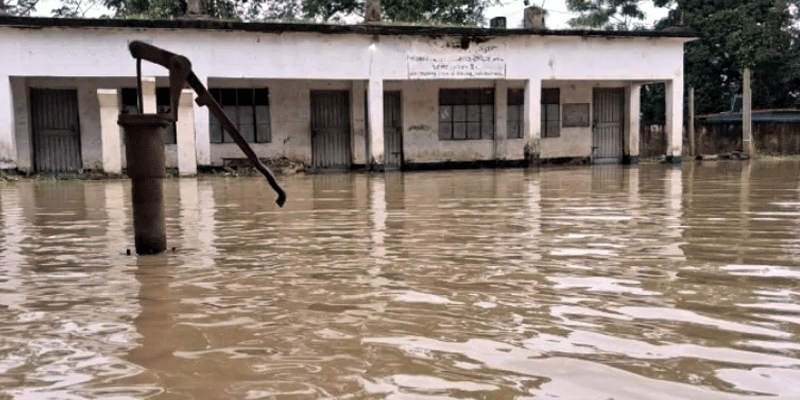 মৌলভীবাজারে দুই নদীর বাঁধ ভেঙে পানিবন্দি ১৫ হাজার মানুষ