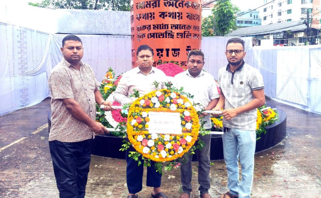 জুলাই স্মৃতিস্তম্ভে সিলেট অনলাইন প্রেসক্লাবের শ্রদ্ধা নিবেদন