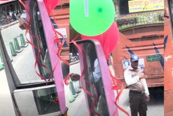 নারীদের জন্য বিশেষায়িত ‘পিংক’ বাসে ধাক্কা দিয়ে জরিমানা গুনল বলাকা পরিবহন