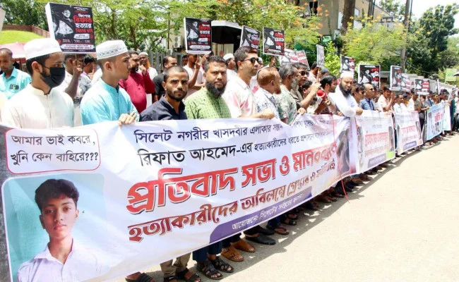 সিলেটে স্কুলছাত্র রিফাত হত্যাকারীদের গ্রেপ্তারের দাবিতে মানববন্ধন