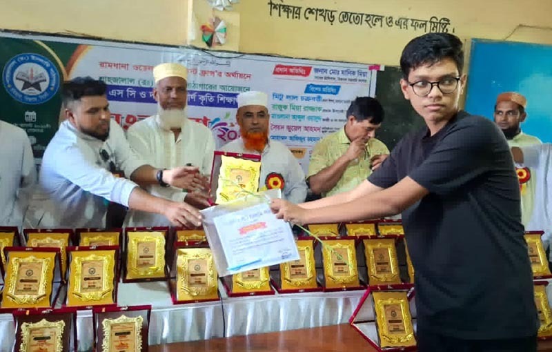 ‘দৃঢ় মনোবল ও কঠিন পরিশ্রমই হচ্ছে শিক্ষার্থীদের উন্নতির প্রধান সোপান’