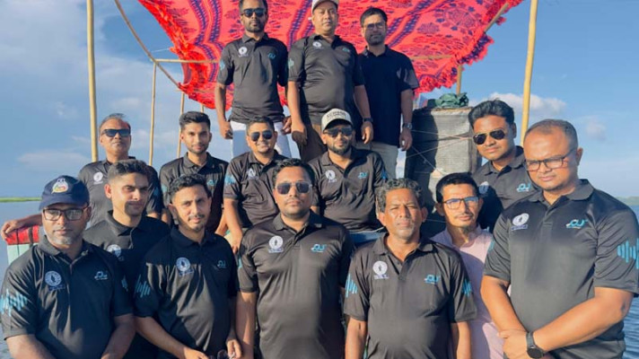 হাওরের নীল জলরাশি প্রকৃতির সান্নিধ্যে গণমাধ্যমকর্মীরা