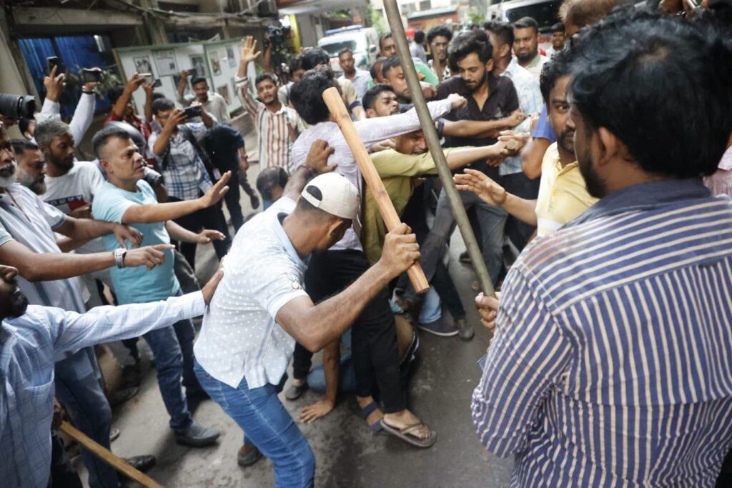 ছাত্রদল-ছাত্রশিবির সংঘর্ষে উত্তাল ঢাকা