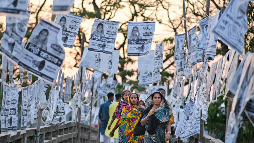 থাকছে না পোস্টার, বিলবোর্ডে লাগাম