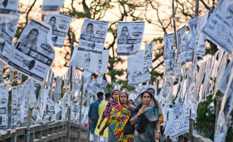 থাকছে না পোস্টার, বিলবোর্ডে লাগাম