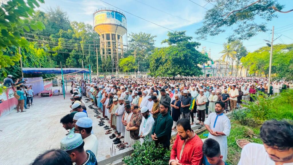দম্পতির দাফন সম্পন্ন, মামলা করবেন ছেলে
