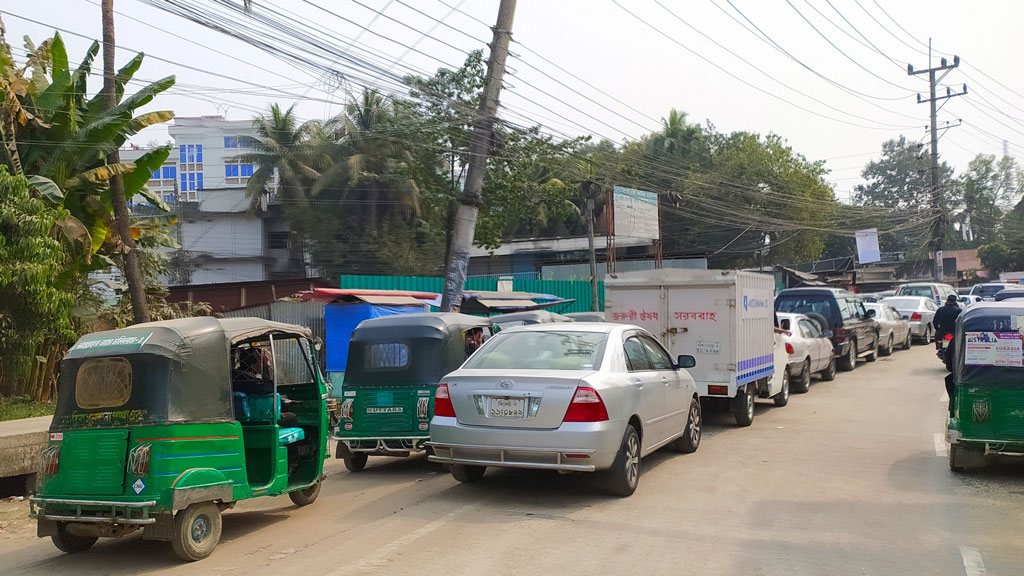 সিলেটের পাম্পে দীর্ঘ লাইন, মিলছে না গ্যাস