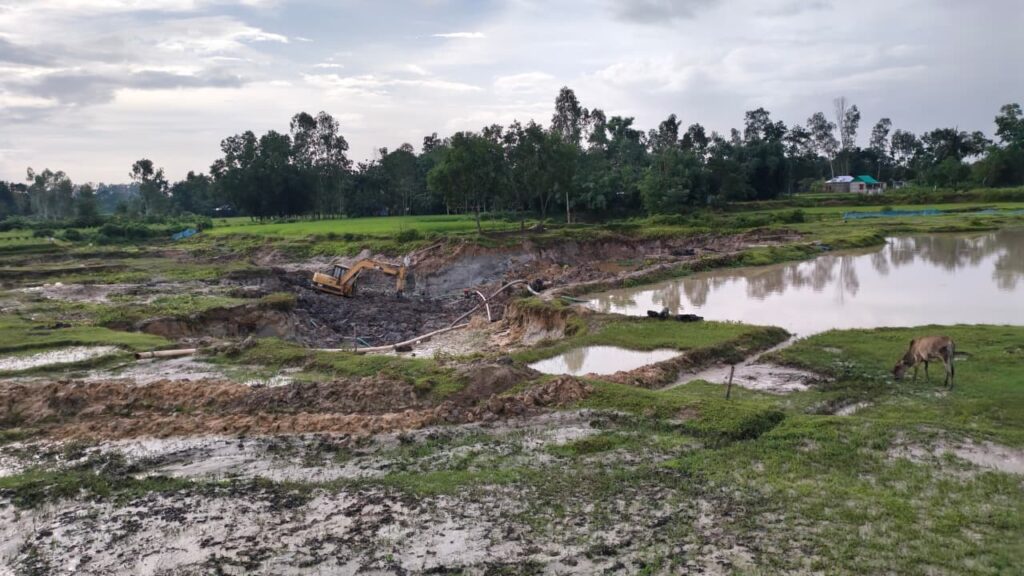 শ্রীমঙ্গলে অবৈধ বালু উত্তোলন বিরোধী অভিযান বালু ও সরঞ্জাম জব্দ