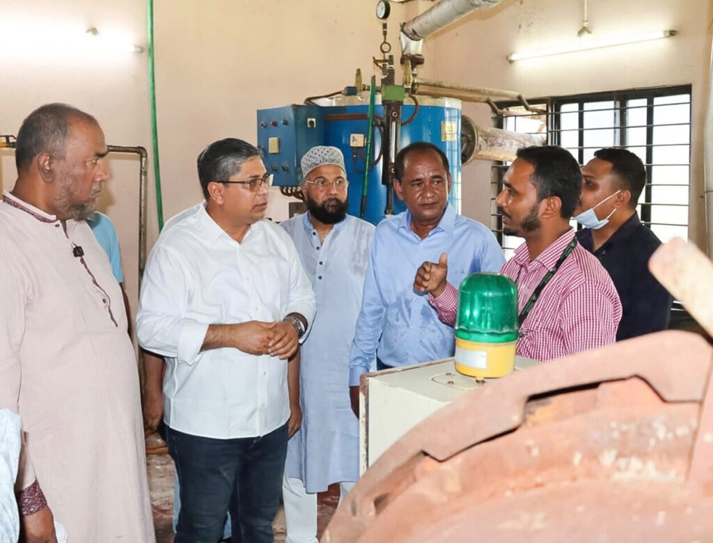 দক্ষিণ সুরমায় সিসিকের আধুনিক বর্জ্য ব্যবস্থাপনা কার্যক্রম পরিদর্শন