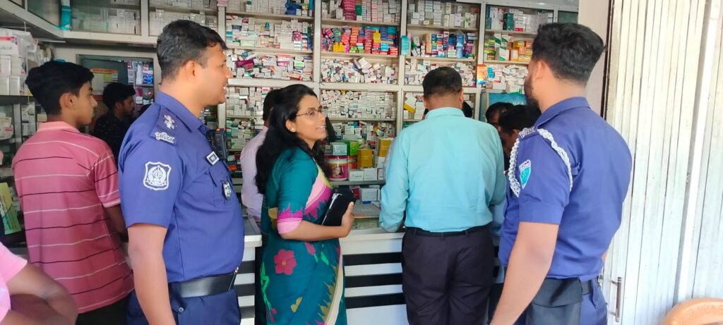 মৌলভীবাজারে তিন ফার্মেসিকে জরিমানা