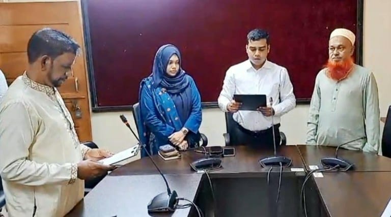 বড়লেখায় নির্বাচনের প্রায় ৫ বছর পর ইউপি সদস্য রশিদ আহমদ সোনামের শপথ