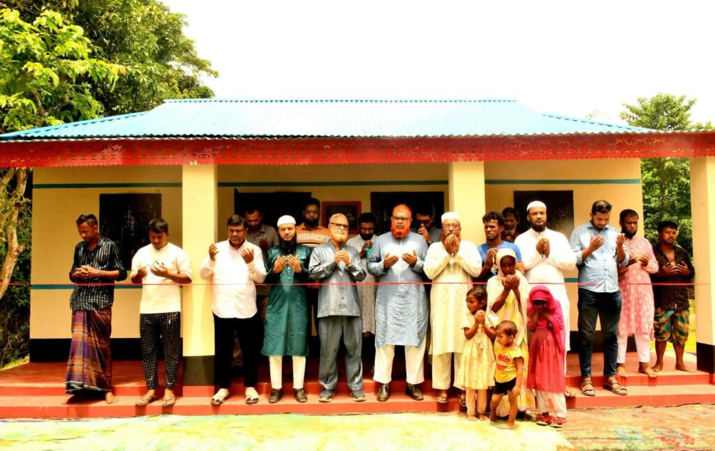 বিশ্বনাথে সিডস অফ সাদকাহ’র পক্ষ থেকে ৩টি ঘর প্রদান