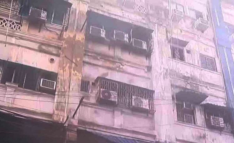 কলকাতায় আবাসিক হোটেলে আগুনে ৯ মৃত্যু, ৮ জনই বাংলাদেশি