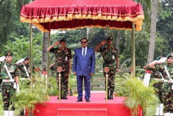 ভারপ্রাপ্ত রাষ্ট্রপতি হাফিজ উদ্দিন আহমদকে বঙ্গভবনে বিদায়ী সংবর্ধনা
