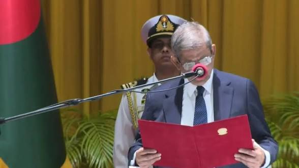 রাষ্ট্রপতি হিসেবে শপথ নিয়েছেন মির্জা ফখরুল