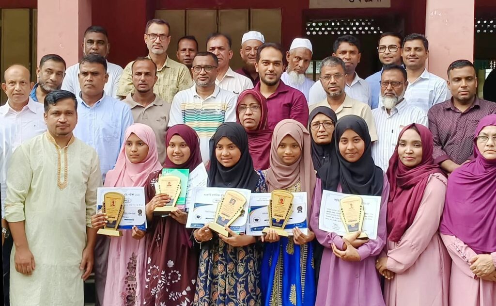 বিয়ানীবাজারে ফৌজিয়া সুলতানা লোদী এডুকেশন ট্রাস্টের বৃত্তিপ্রাপ্ত শিক্ষার্থীদের মধ্যে প্রাইজ মানি ও সম্মাননা প্রদান