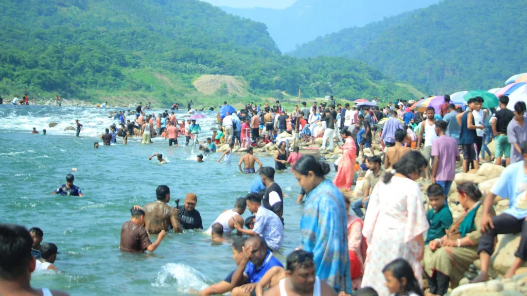 সাদাপাথরে প্রাণ গেল পর্যটকের