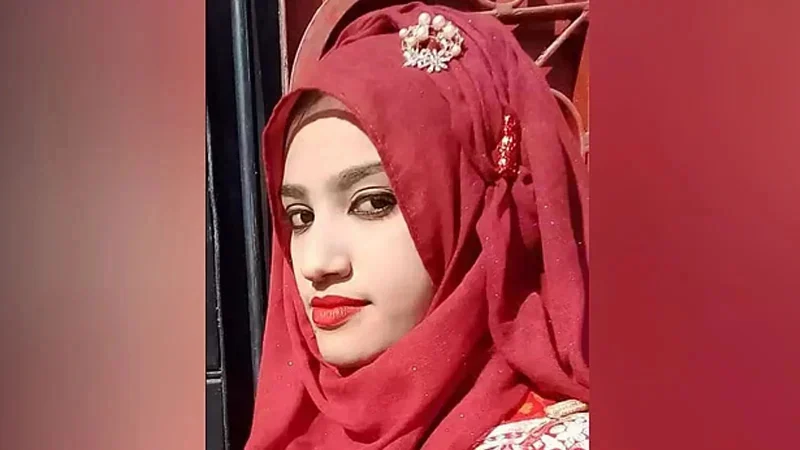 আলোচিত নুসরাত হত্যা মামলার রায় ঘোষণা চলছে