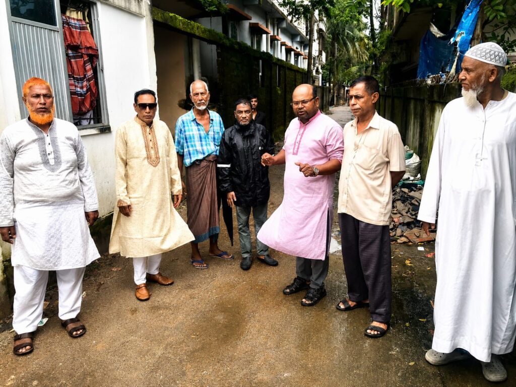 ১০ নং ওয়ার্ড বিএনপি‘র নেতৃবৃন্দ মোল্লাপাড়া এলাকায় ড্রেন ও বেহাল রাস্তা পরিদর্শন করেন