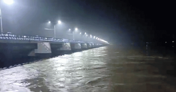 টানা ভারী বৃষ্টিতে বাড়ছে তিস্তা নদীর পানি : বন্যার আশঙ্কা
