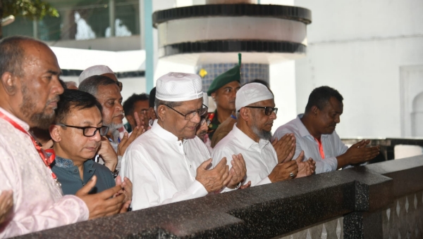 সিলেটে হজরত শাহজালাল (রঃ) ও হজরত শাহপরান (রঃ) এর মাজার জিয়ারত করলেন রাষ্ট্রপতি