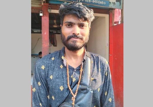 সিলেটে সন্ন্যাসী ছদ্মবেশে ‘শীর্ষ ছিনতাইকারী’, চাকুসহ গ্রেপ্তার
