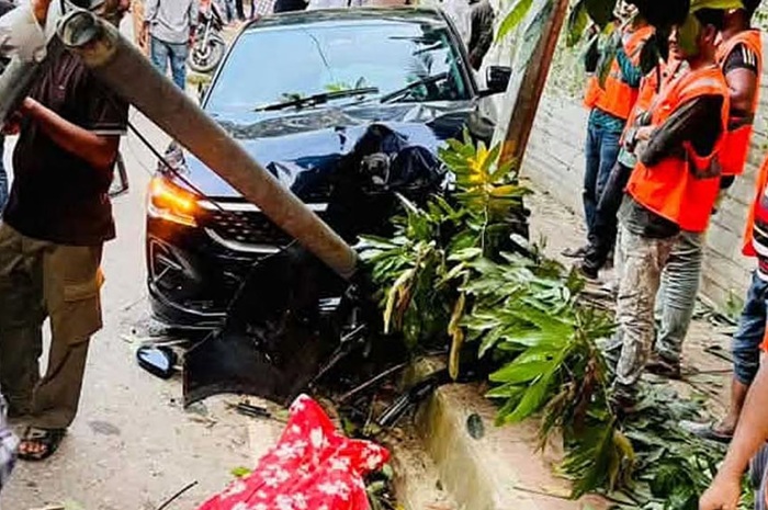 ফুটপাতে বসা নির্মাণশ্রমিককে গাড়িচাপা, ৯ লাখ টাকায় আপস!