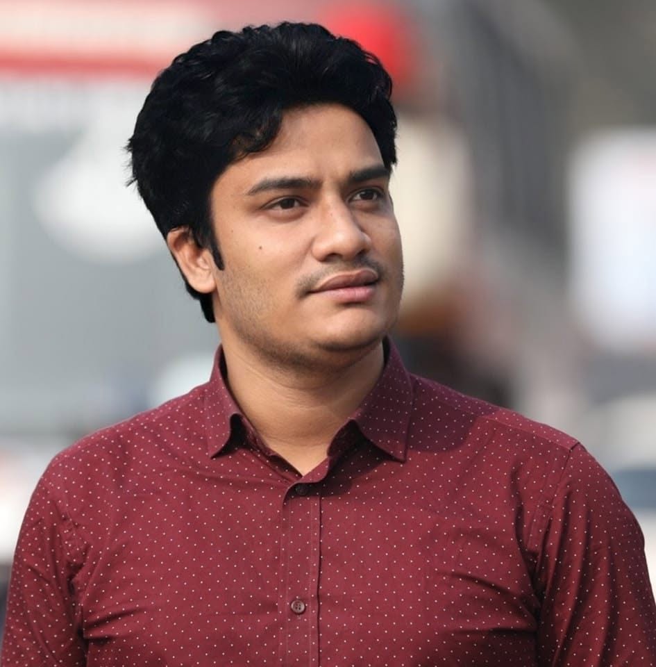 সাংবাদিকতা এখন চেয়ার, ছবি, প্রশ্ন আর লাইভের প্যাকেজ?