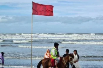 সংকেত নেই সমুদ্রবন্দরে, জেলেদের সতর্ক থাকার পরামর্শ